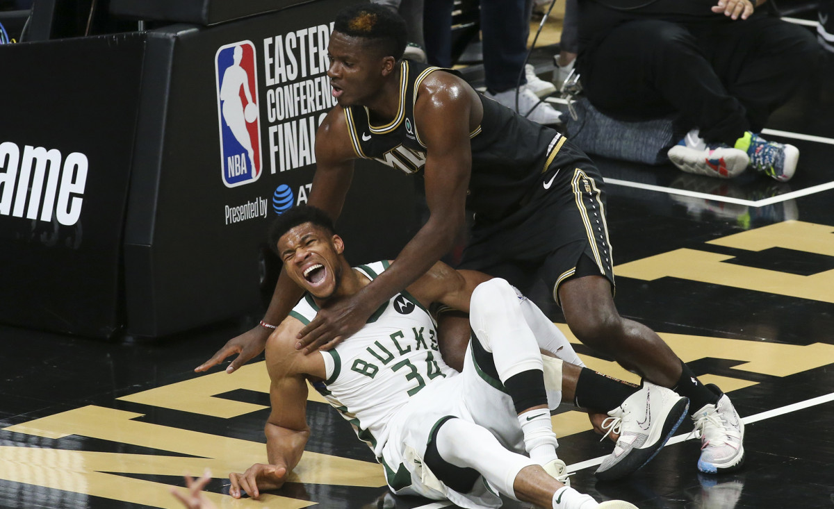 Antetokounmpo exited Game 4 with the Bucks trailing the Trae-less Hawks 62–52.